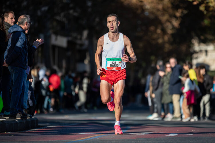 Marathon: Valencia Maraton Trinidad Alfonso EDP 2023; Valencia / Spanien, 03.12.2023 Dario IVANOVSKI ( 125) beim Maratho