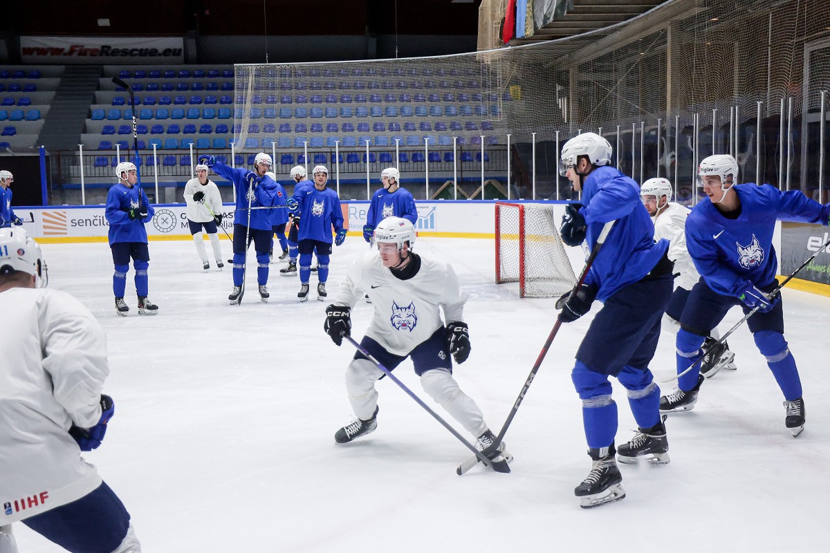 Risi vrhunec sezone začenjajo brez selektorja