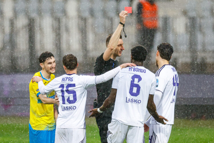 Sodniki jezili Maribor, a oškodovan je bil Koper (VIDEO)