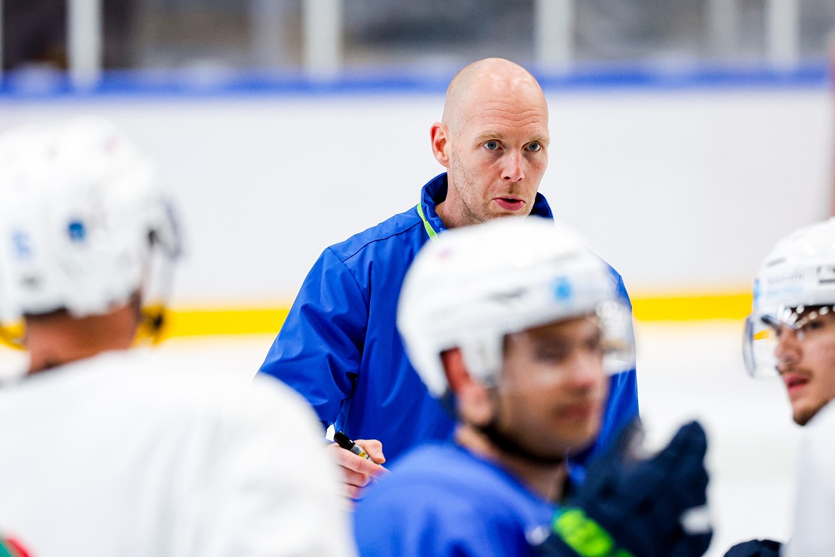 Tesen poraz slovenskih hokejistov