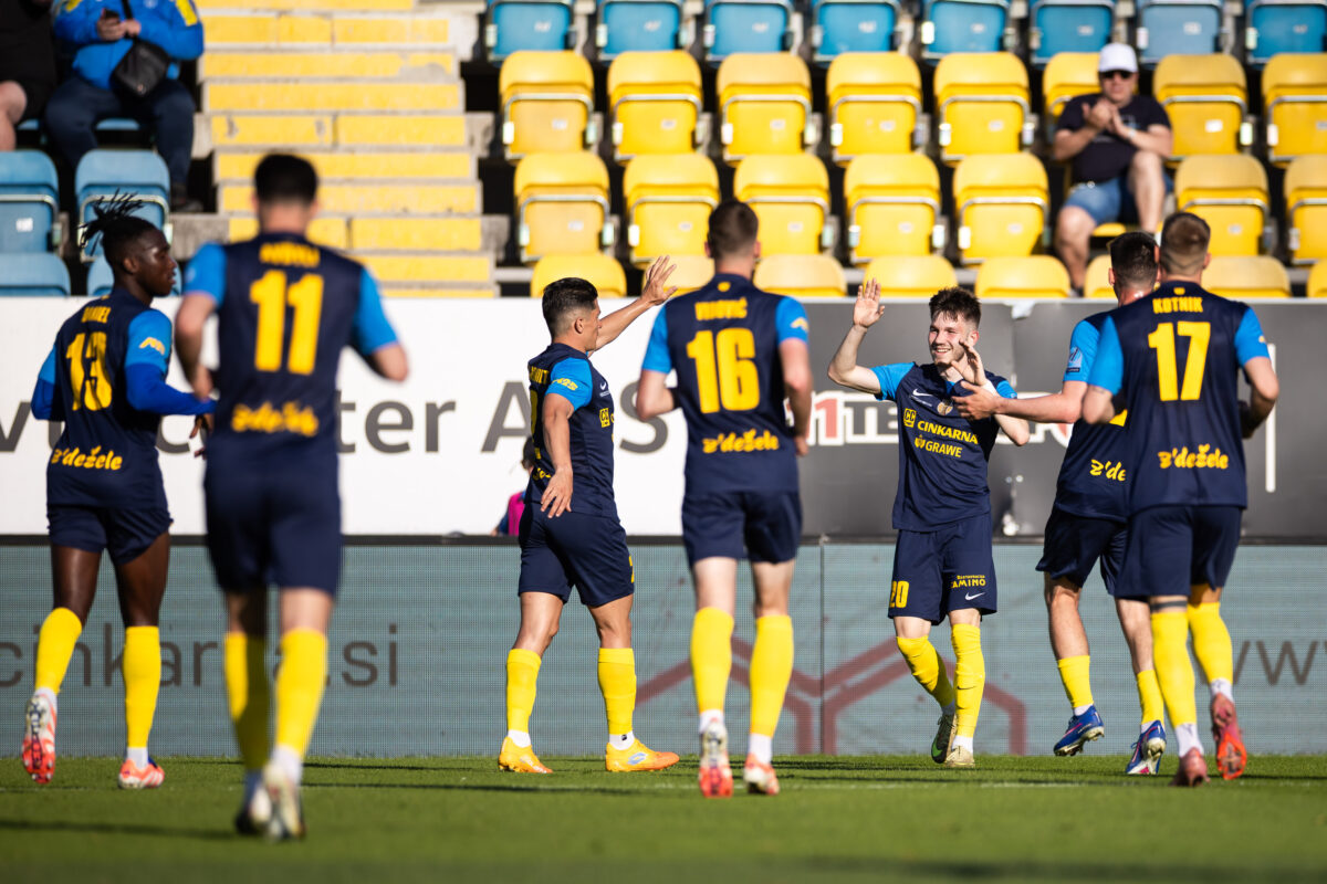 NZS podelila prvoligaške licence, kdo jih je prejel?