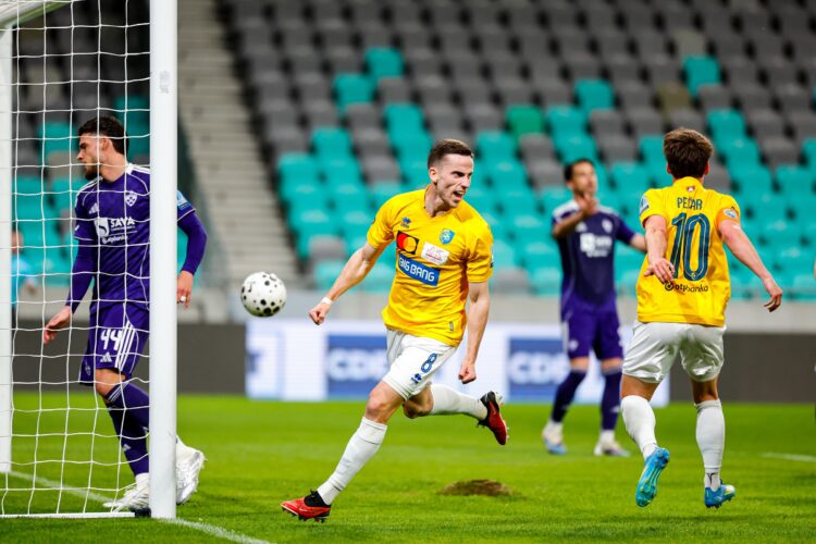 V živo na SK1: potop mariborske barke sredi Stožic (VIDEO)