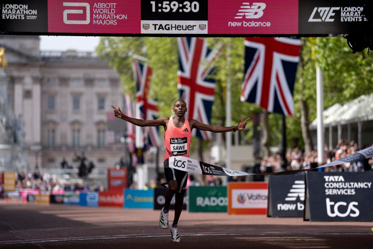 Osupljive številke prvega maratona pod dvema urama