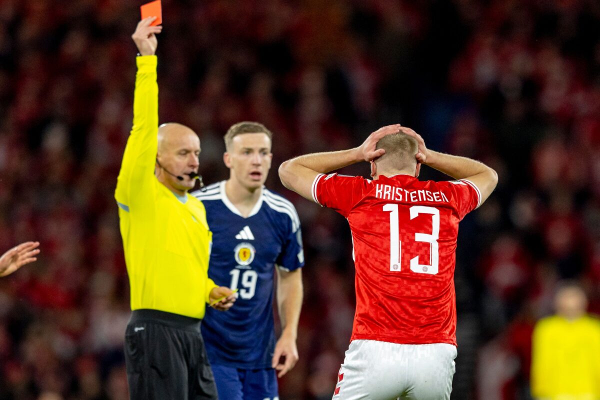 Na nogometnem SP rdeči karton za zakrivanje ust