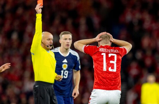 Na nogometnem SP rdeči karton za zakrivanje ust