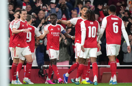Oblak premagan, Arsenal z minimalno prednostjo