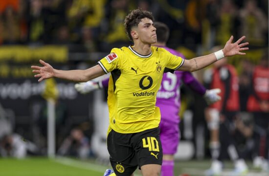 Borussia Dortmund z zmago nad Eintrachtom potrdila drugo mesto (VIDEO)