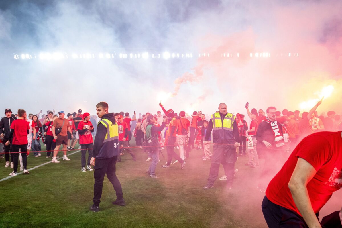 Zaradi navijačev prekinjen tudi praški derbi