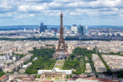 Paris Eiffel Turm Eiffelturm Eiffel-Turm Reisen Panorama von oben in Frankreich Paris, Frankreich - 6. Juni 2022: Eiffel