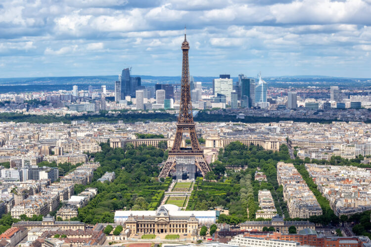 Paris Eiffel Turm Eiffelturm Eiffel-Turm Reisen Panorama von oben in Frankreich Paris, Frankreich - 6. Juni 2022: Eiffel