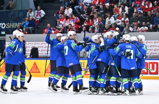 Senzacija slovenskih hokejistov na otvoritveni tekmi SP