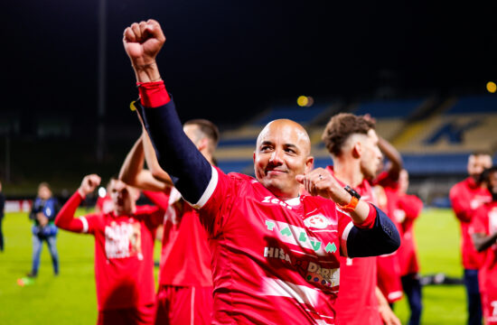 Trofejni trener, ki ne skriva, da bi rad vodil NK Maribor