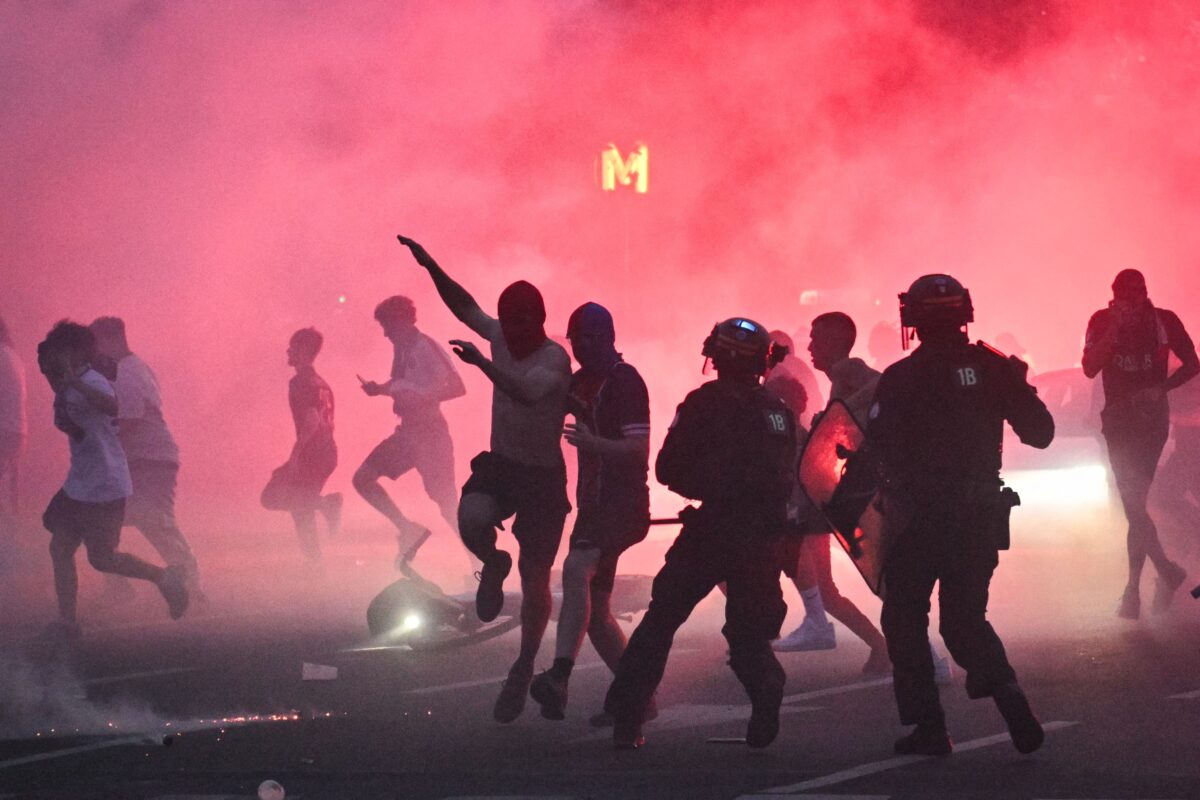 Po zmagi PSG aretiranih skoraj 900 oseb, Macron: “Dovolj imamo”