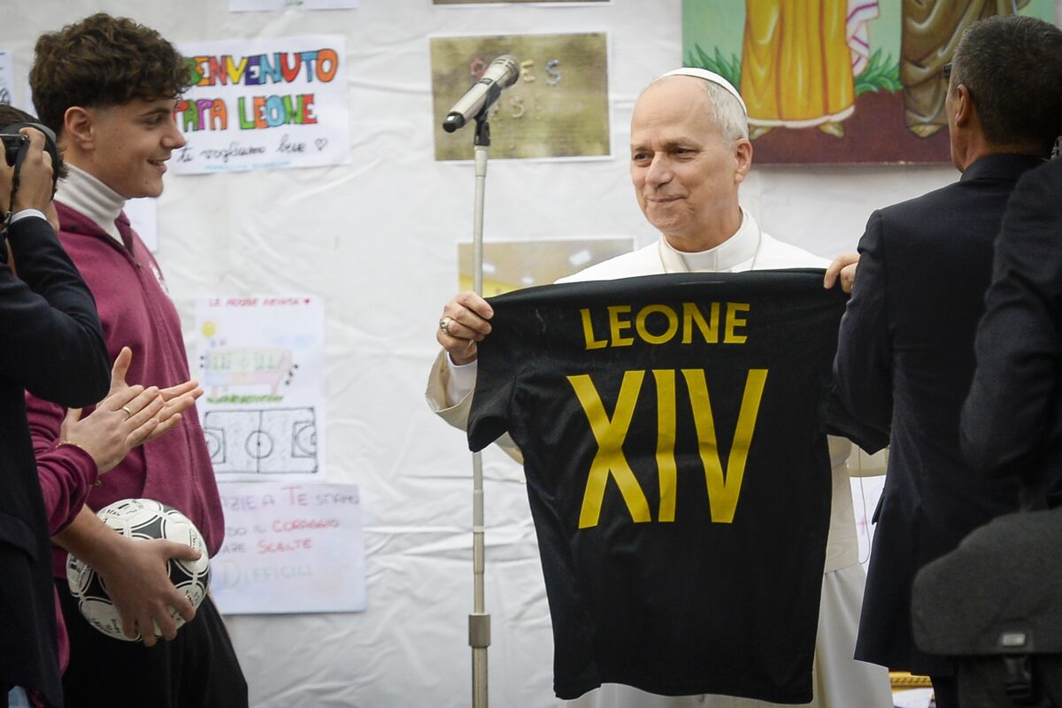Papež Leon XIV. med “galaktiki”