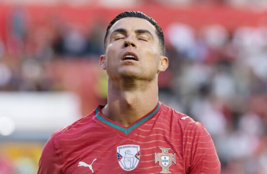 Angleži brez težav, Ronaldo pod drobnogledom (VIDEO)