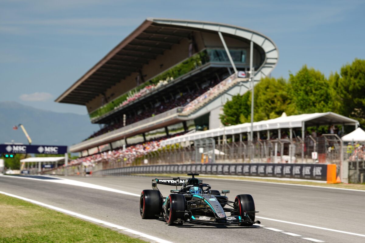 Hamilton preprečil popolno veselje Mercedesa