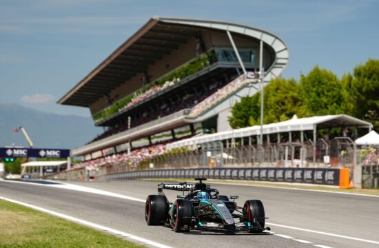 Hamilton preprečil popolno veselje Mercedesa