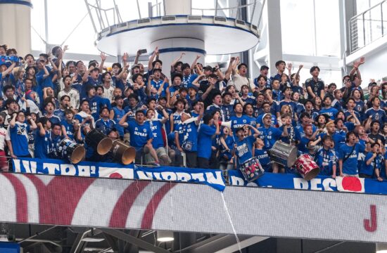 Japonci spet sami počistili stadion, tokrat v posebni družbi (VIDEO)