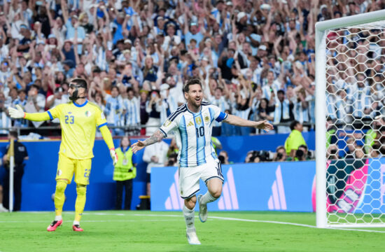 Kralj Lionel Messi šampionsko začel branjenje naslova