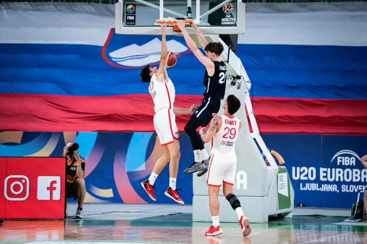 V Stožicah je zadišalo po novi slovenski kolajni