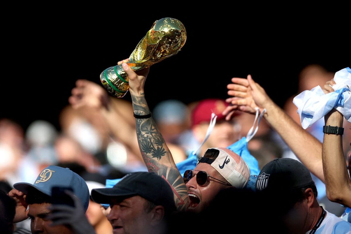 Fifa reprezentance zasula z denarjem