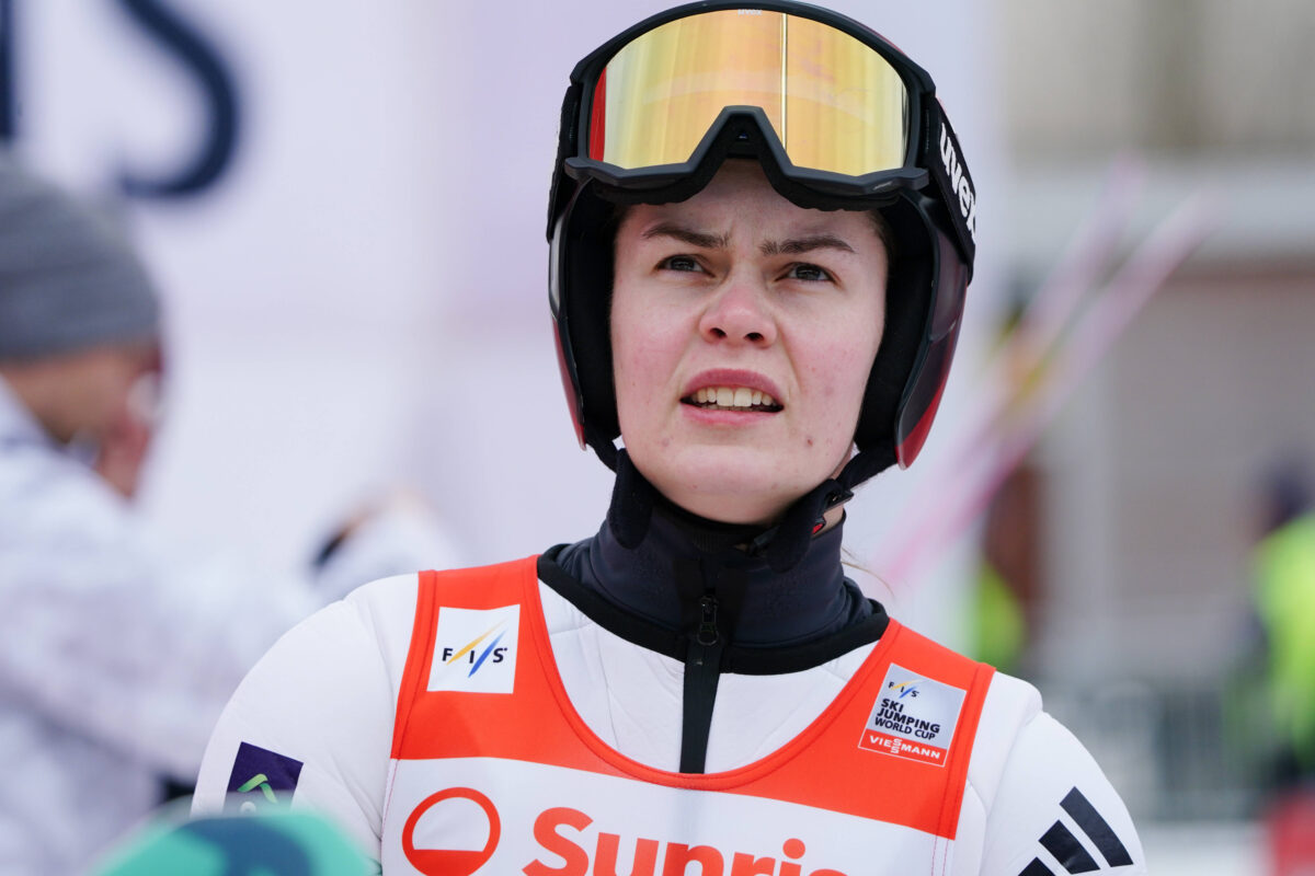 Grozljiv padec olimpijske prvakinje, ki je obležala negibna