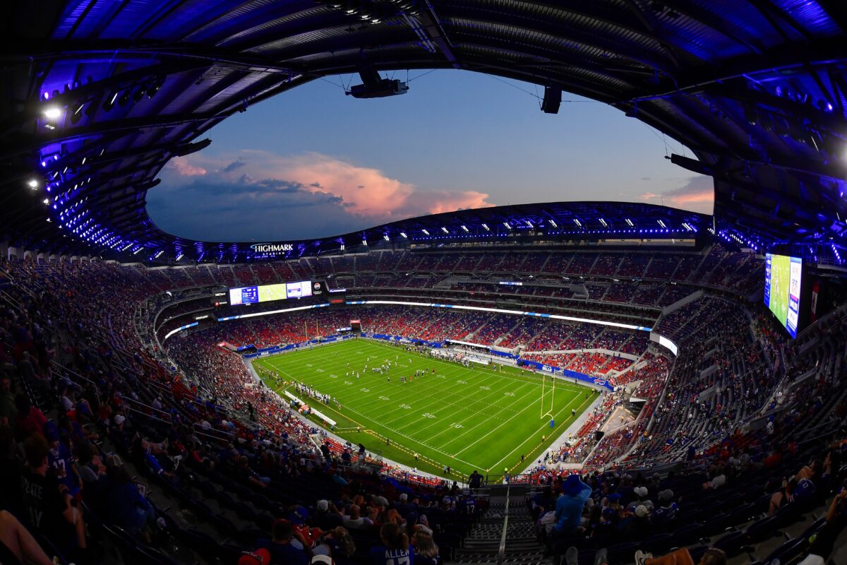 Stadion za dve milijardi, kjer ne vidiš na igrišče