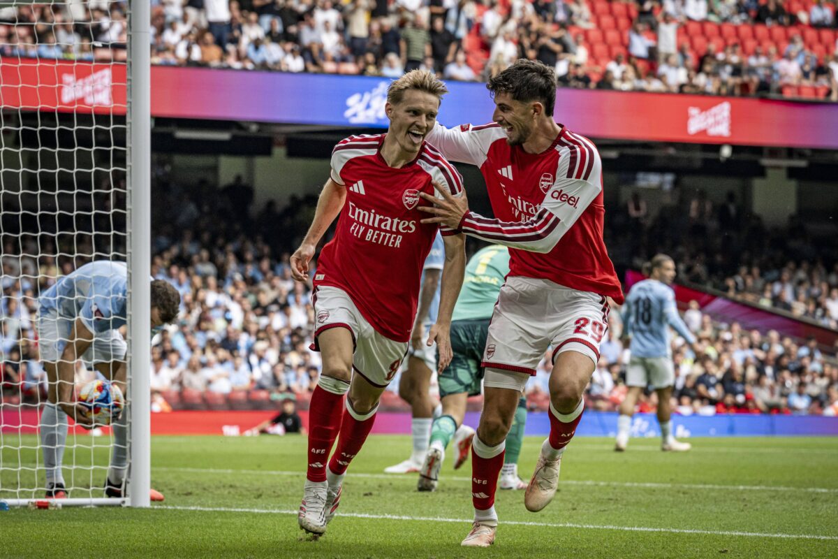 Arsenal se je poigral s Cityjem in sezono odprl z novo lovoriko
