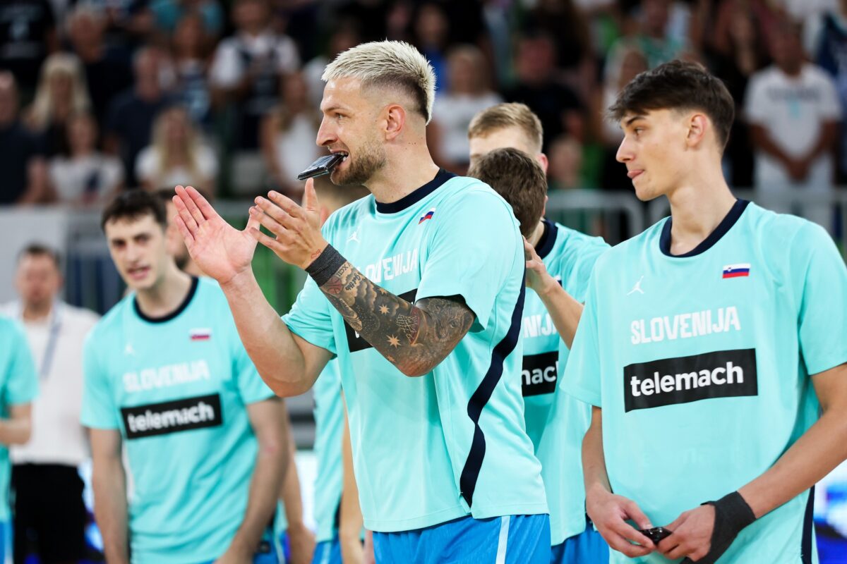 Čez noč brez pogodbe, ostaja pa mu Slovenija